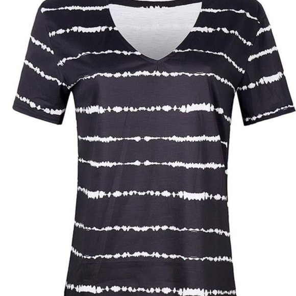 Black and White Tie Dye Printed V-Neck T-shirt with Neck Detail - Picture 2 of 2